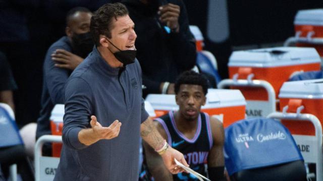 开云体育官网-连负东西部垫底球队 五连败的国王冲刺期疲软